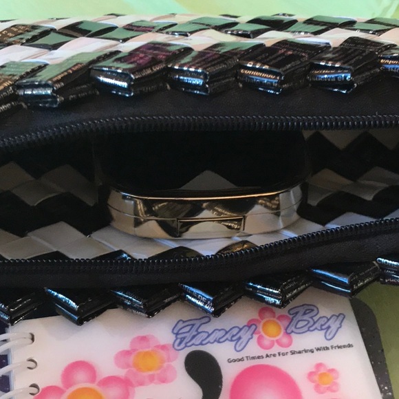 Handbag - Picture 4 of 4